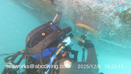undewater hull cleaning